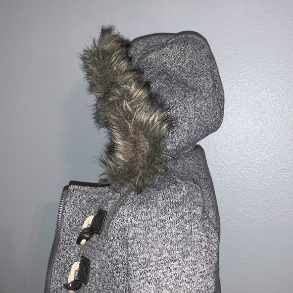 Girls Old Navy Gray Faux Fur Jacket, Size 6/7 - Picture 4 of 6
